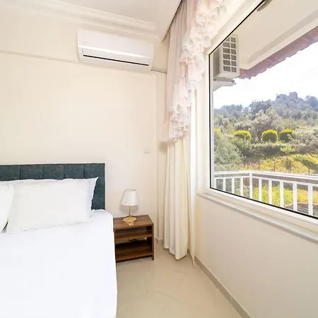דירה Superb Flat With Nature View And Balcony In *
