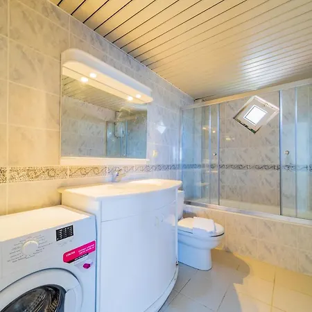 Superb Flat With Nature View And Balcony In דירה *