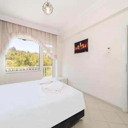 דירה Superb Flat With Nature View And Balcony In *
