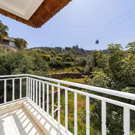 Superb Flat With Nature View And Balcony In אלאניה